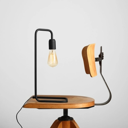 Nowoczesna prosta lampka biurkowa w kolorze czarnym 857B z serii EKO 5