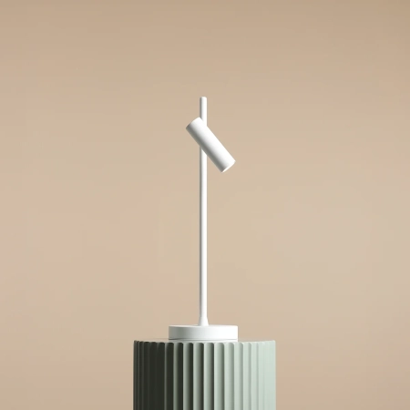 Minimalistyczna, biała lampka biurkowa tuba 1104B z serii TREVO 3