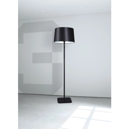Ponadczasowa, prosta, czarna lampa podłogowa K-4769 z serii ESSEO - wizualizacja 3