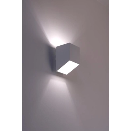 Biała lampa ścienna, asymetryczny box 625/K KR BIA z serii RUBIK 3