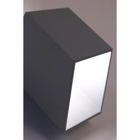 Biała lampa ścienna, asymetryczny box 625/K KR BIA z serii RUBIK 5
