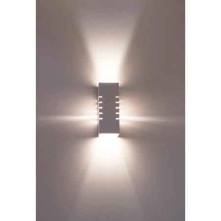 Biała, gipsowa lampa ścienna z nacięciami 697/1 BIA z serii HAROLD 4