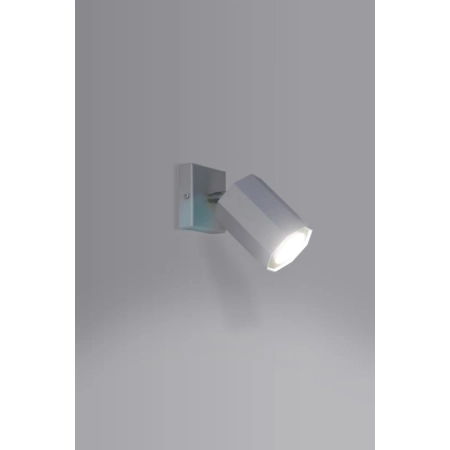 Biały reflektor ścienny w kształcie heksagonu 744/K BIA z serii HEX 2