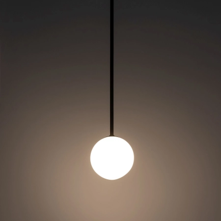 Długa, pojedyncza lampa wisząca na sztywnym zwisie 10310 z serii KIER 4