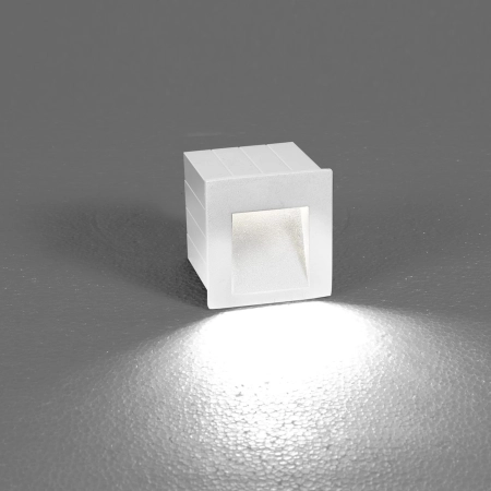 Biały zewnętrzny kinkiet z wbudowanym LED-em 6908 z serii STEP LED