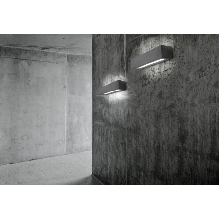 Szara, betonowa lampa ścienna na dwie żarówki 9721 z serii SOLID 1
