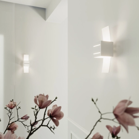 Biała, dekoracyjna lampa ścienna do sypialni SL.0203 z serii LORETO 9