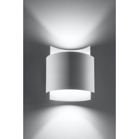 Biała, minimalistyczna lampa ścienna do salonu SL.0857 z serii IMPACT 3