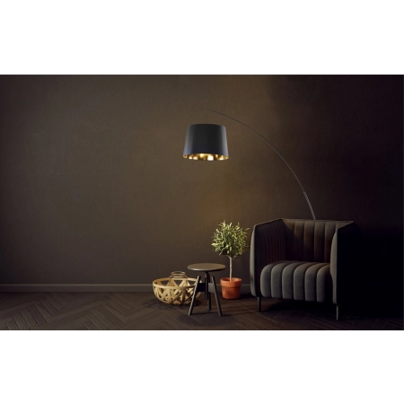 Elegancka lampa stojąca idealna za kanapę w salonie 3066 z serii MANGRI - wizualizacja 3